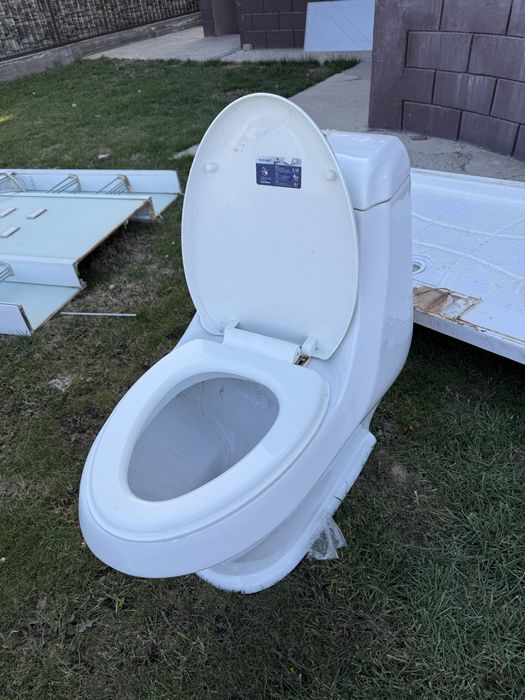 Продам Унитазы б/у