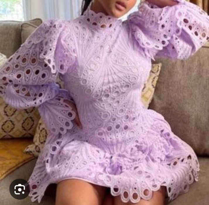 Роклята е обличана веднъж за повод. Страхотен модел подчертаващ талият