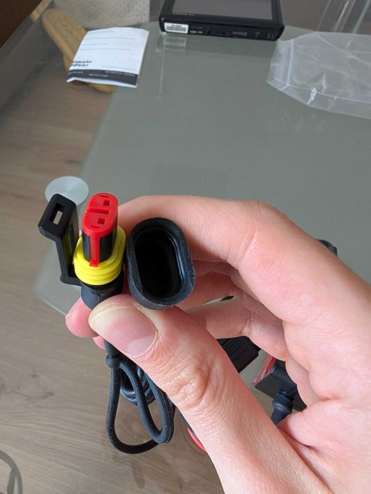 Зарядно за мотор - телефон, навигация (водоустойчиво, чисто ново)