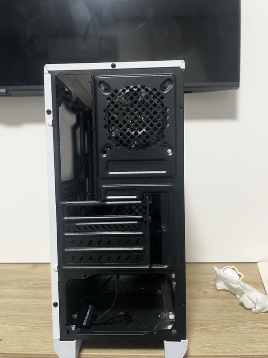 Кутия за компютър размер M-atx