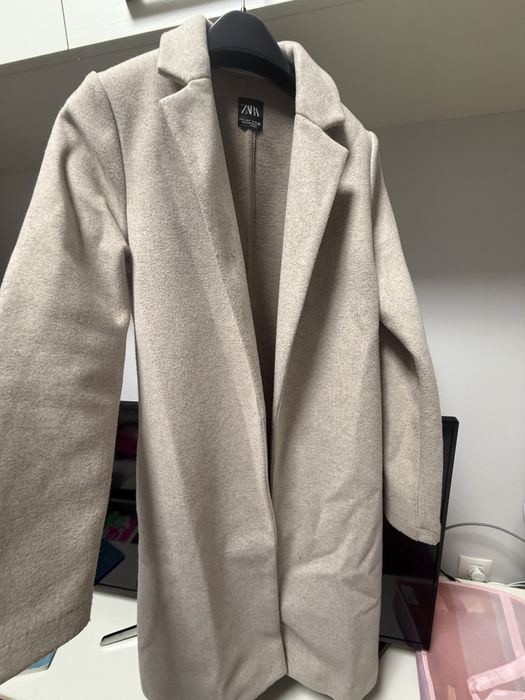 Бежово палто Zara