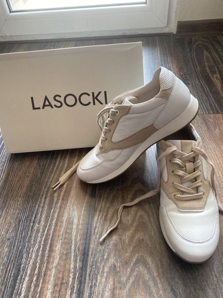 Обувки Lasocki