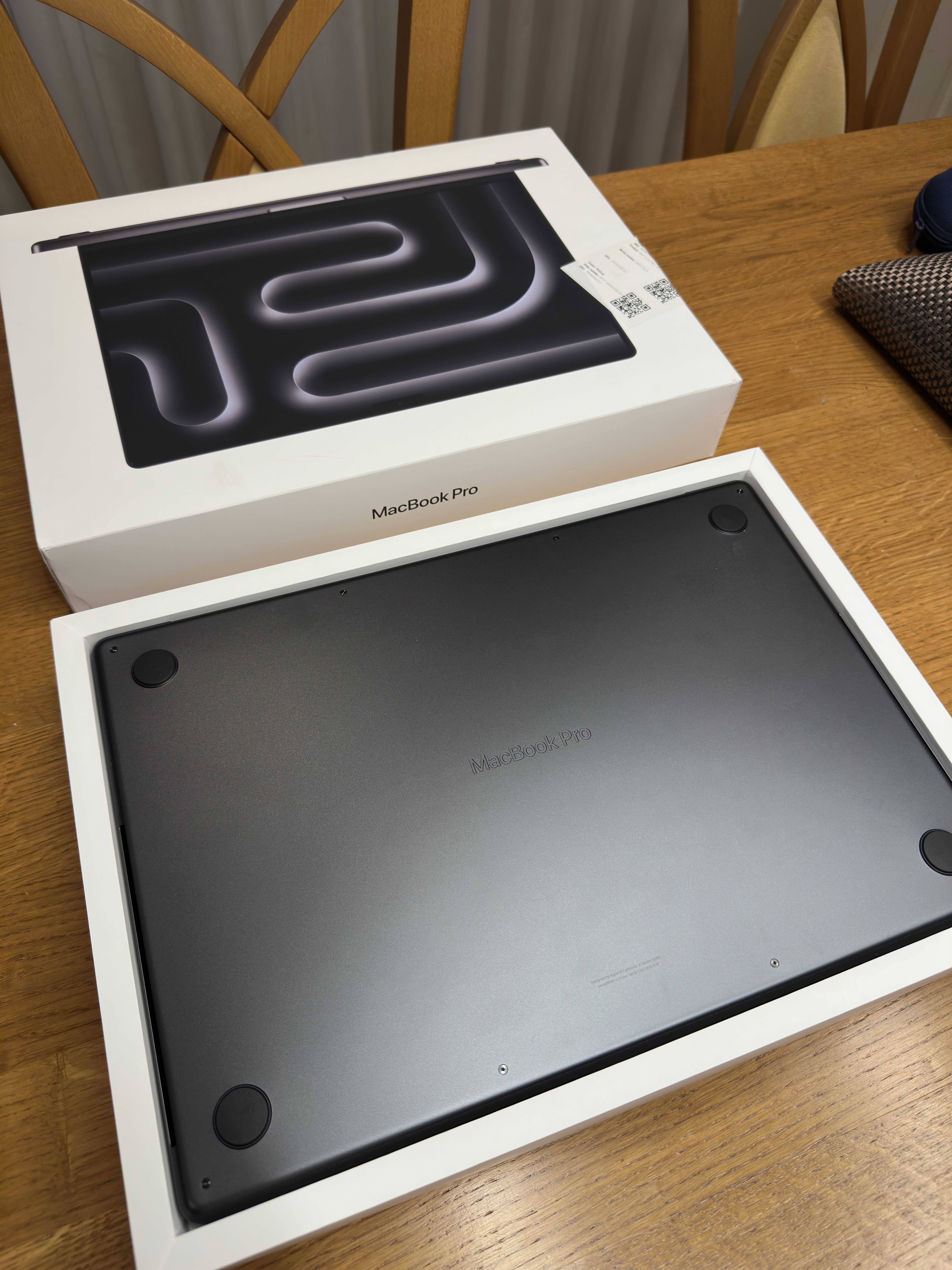 MacBook Pro 16" M3 Pro / 25 цикъла / 99% Battery/ 18GB RAM/512GB SSD