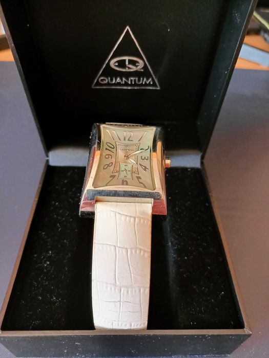 Продам наручные часы Quantum