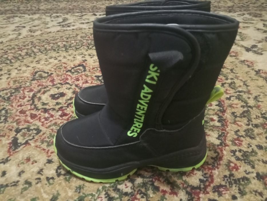 Продам детские сапоги "дутики"