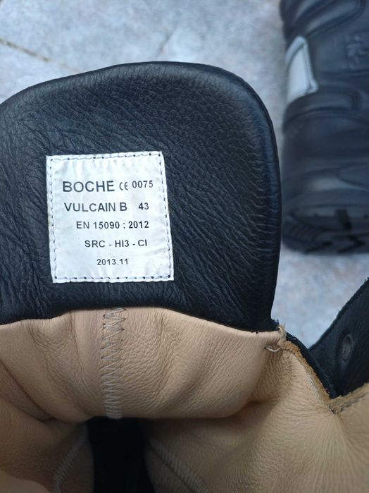 Vând bocanci pompieri