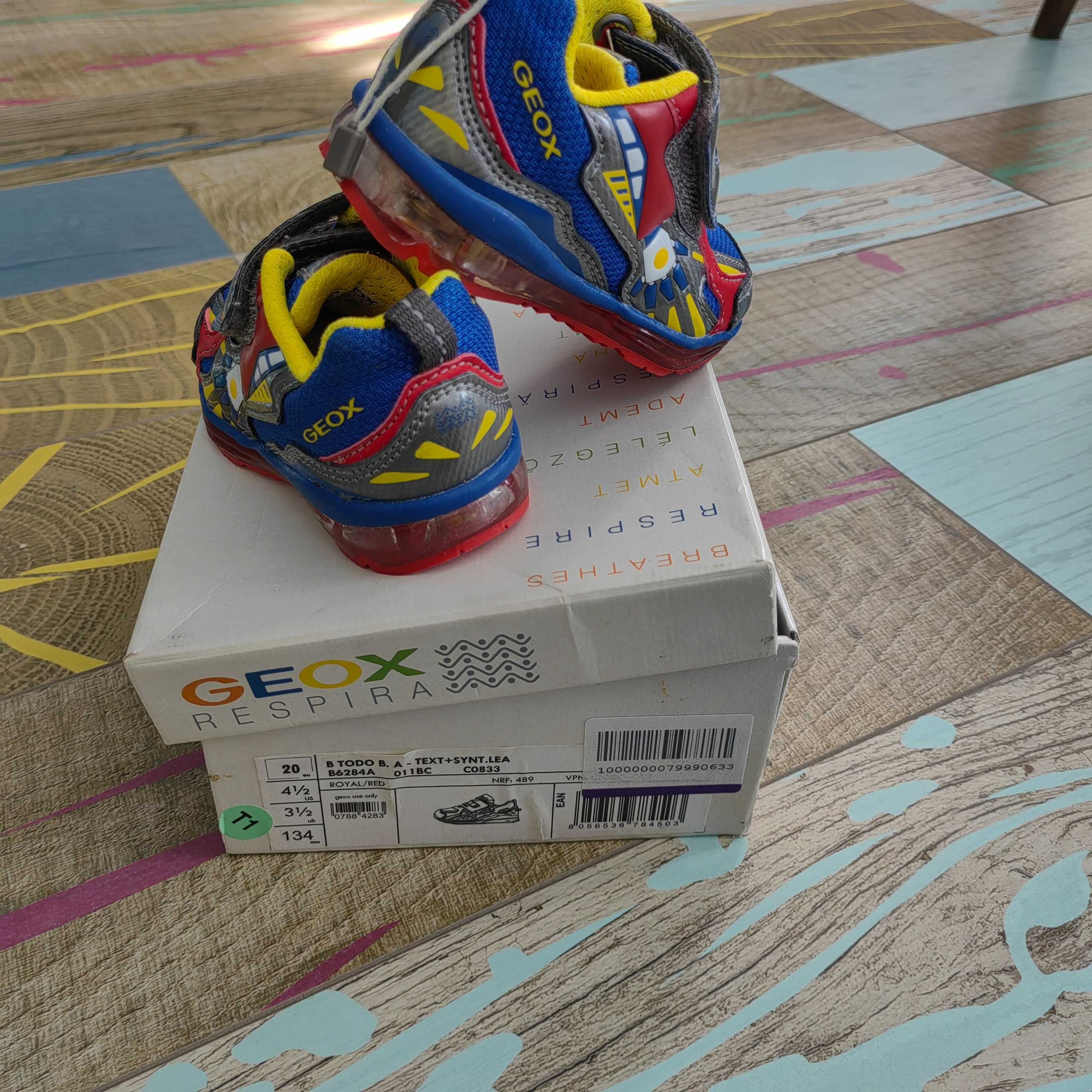 Обувчици GEOX  за бебе -нови