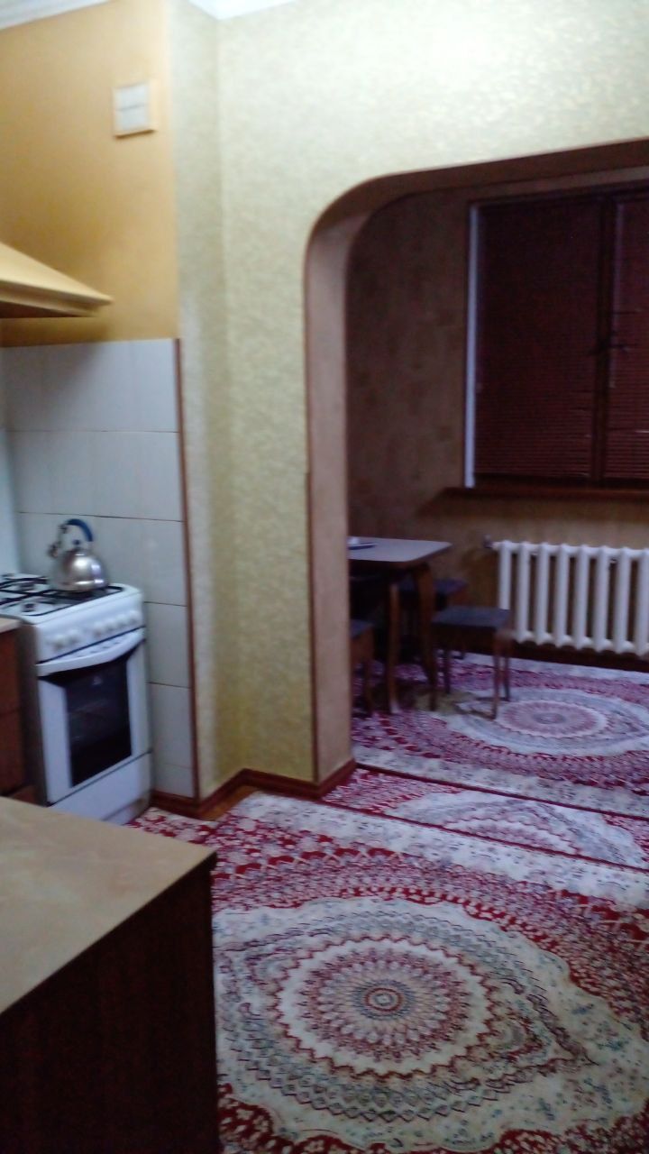 3ком./2/5 Юнусабад 19кв."Корзинка" рядом.С ремонтом и обстановкой.
