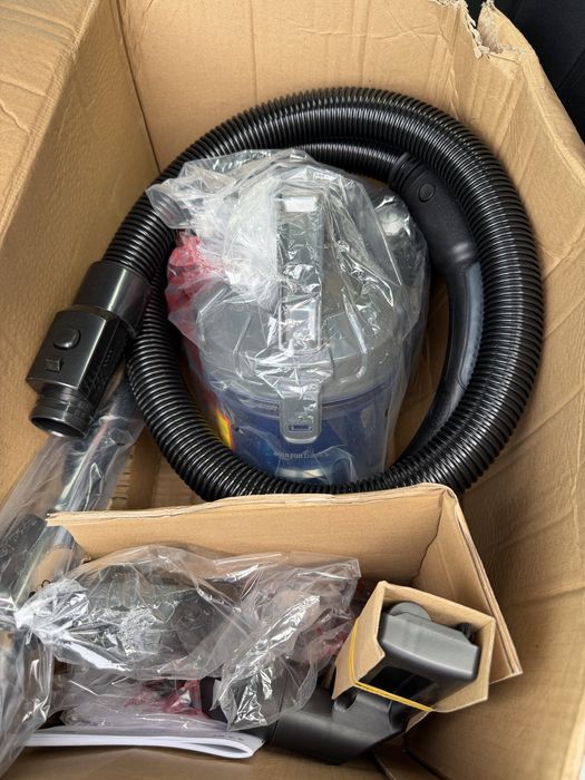 Aspirator fara sac, 700w, capacitate 1.5 litri, accesorii multiple