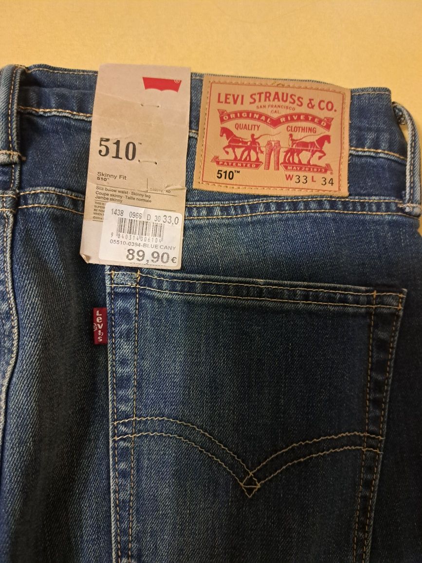 Vând blugi barbati Levis noi originali 33/34