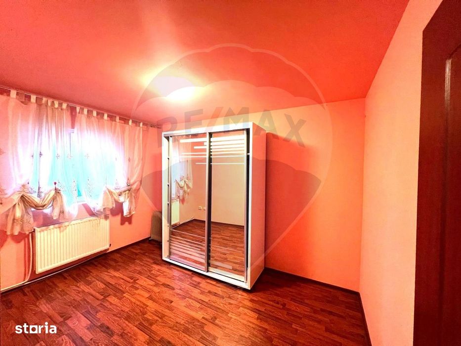 Apartament cu 3 camere de vânzare în comuna Răcăciuni