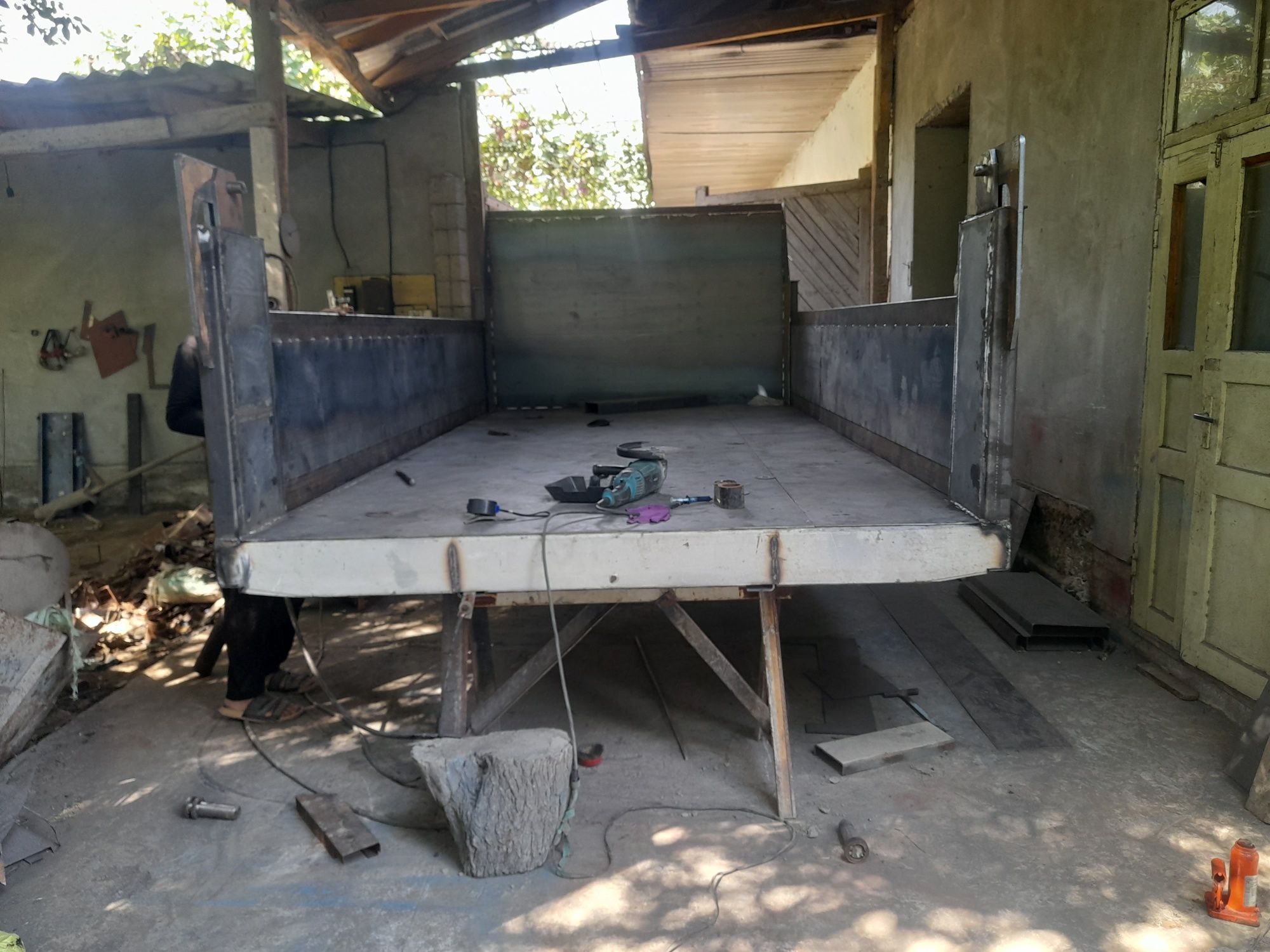 Bort butka tent yuk mashinalariga