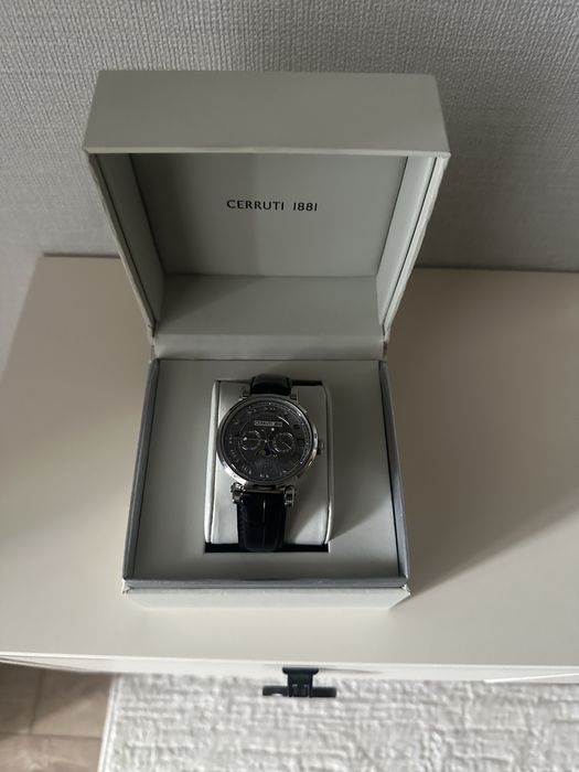 Продам б/у наручные часы марки Cerruti
