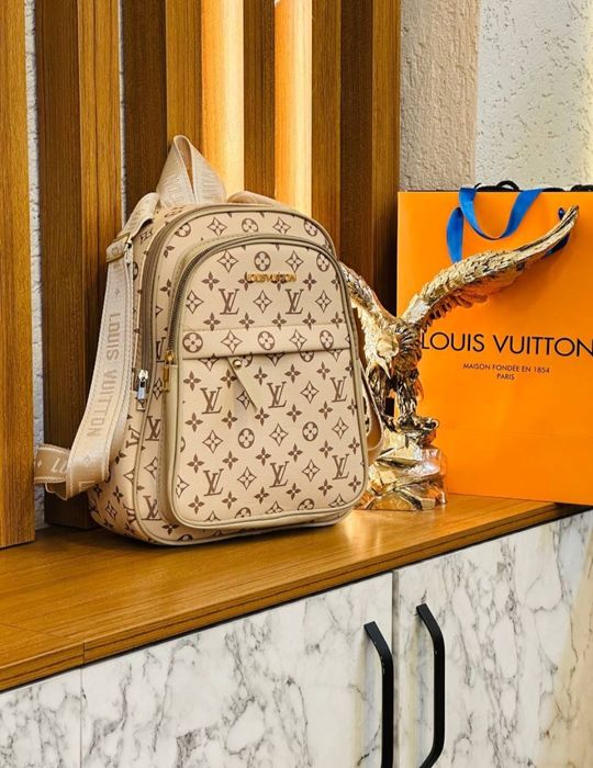 НОВА СТОКА дамски раници и големи размери чанти