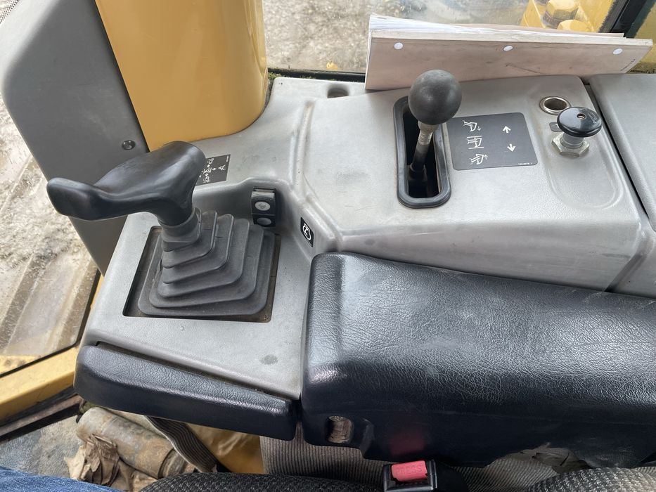 Inchiriez / vind Buldozer Caterpillar D6 N Lgp CAT