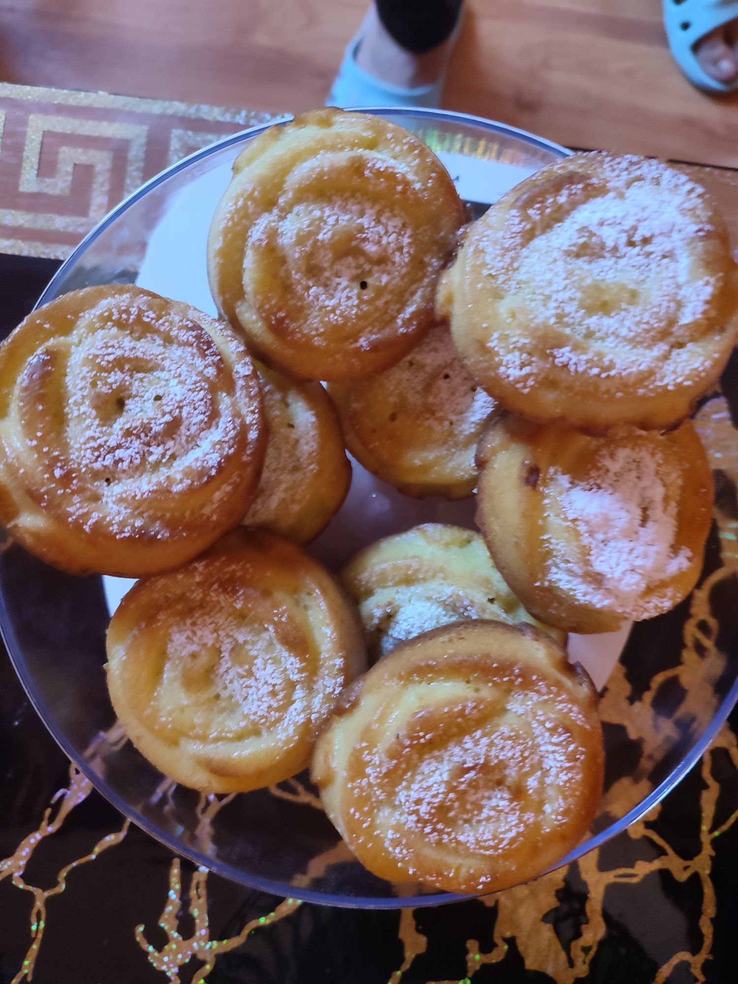 Brioșe ,chec ,salam de biscuiți de casa , ingrediente naturale.