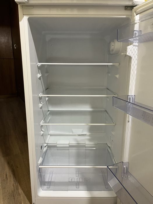 Хладилник Beko с горна камета