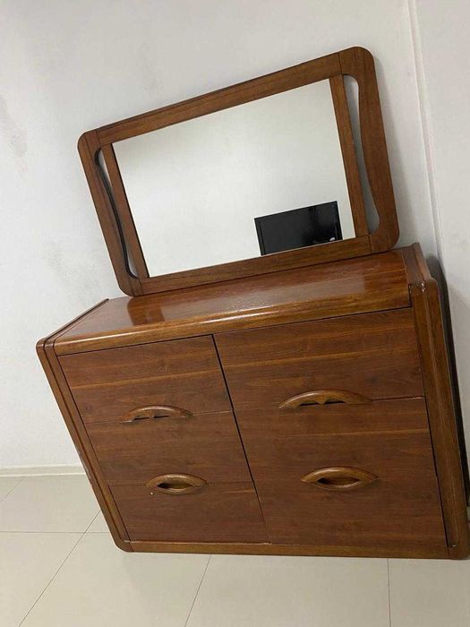 Комод с зеркалом