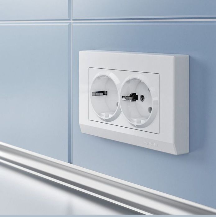 Электрик по разеткам