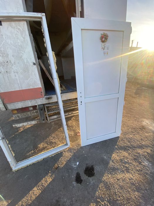 Дверь пластиковая входная