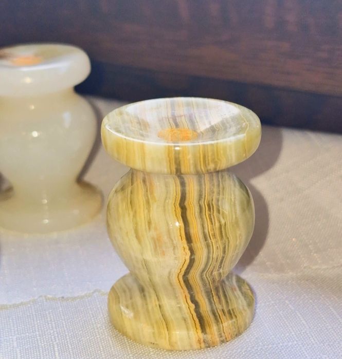 Подсвечники из натуральных  камней.