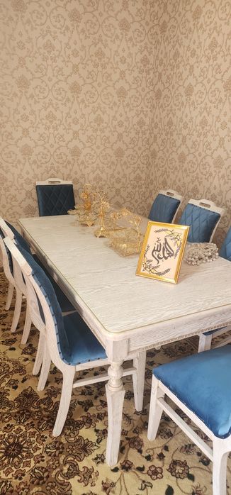 Продаётся стол со стульями