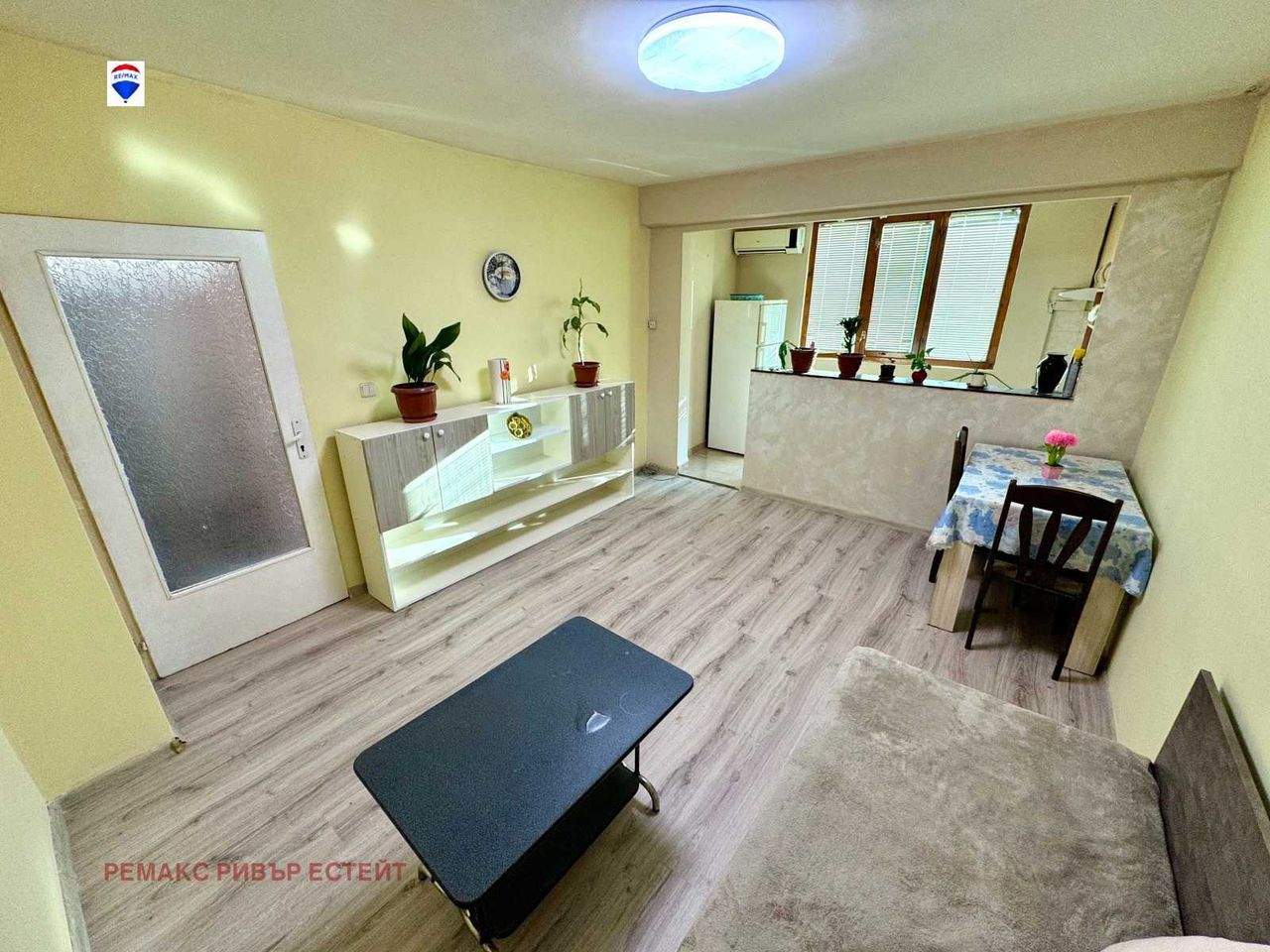 Дава се под наем Едностаен апартамент в Русе, Родина 2 - 42 кв.м за 229.5 € - Снимка #1