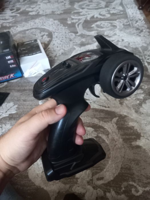 Masina cu telecomanda