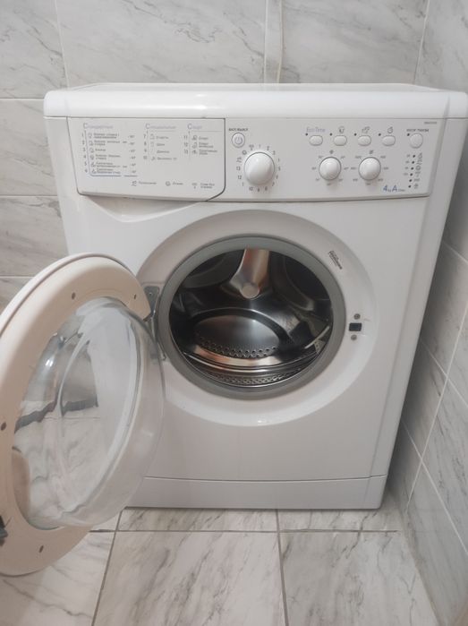 Продам стиральную машину Indesit 4 кг
