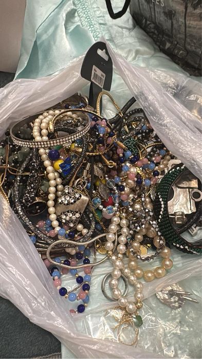 Vand lot bijuterii vintage in stare foarte buna