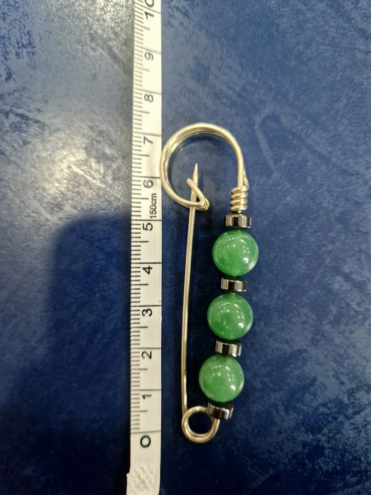 Брошь булавка из натуралных камней.  Tabiiy toshli to‘g‘nagich