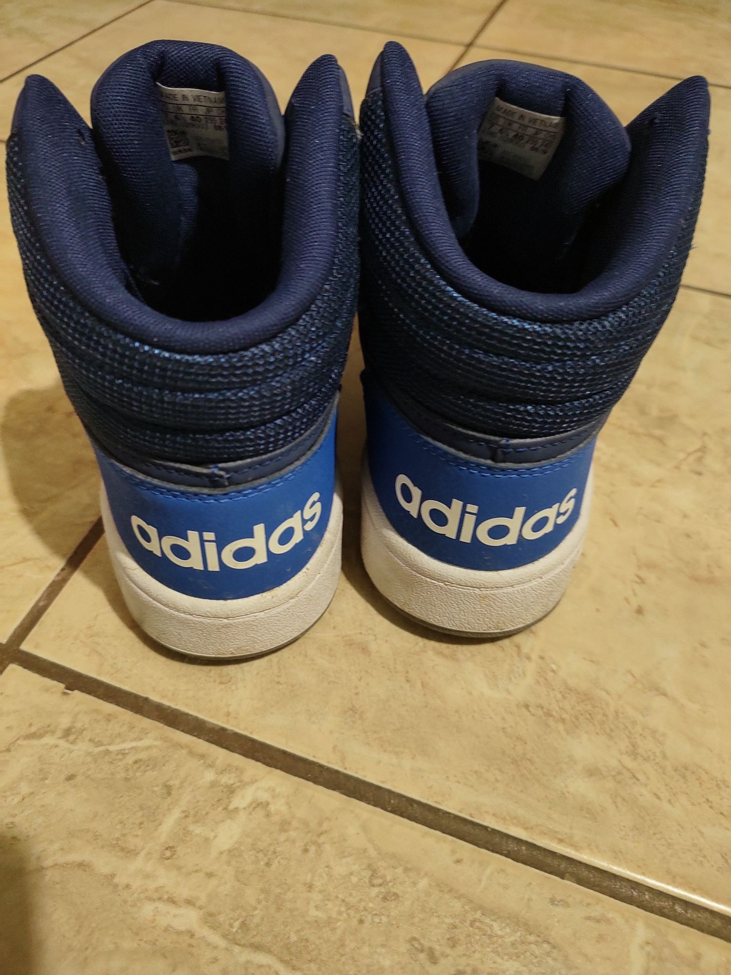 Vând Adidas mărimea 40