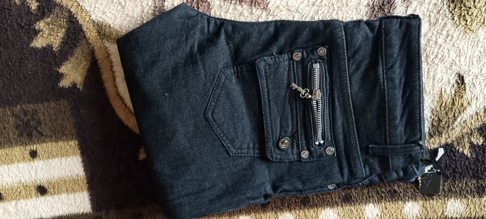 Продам джинсы новые