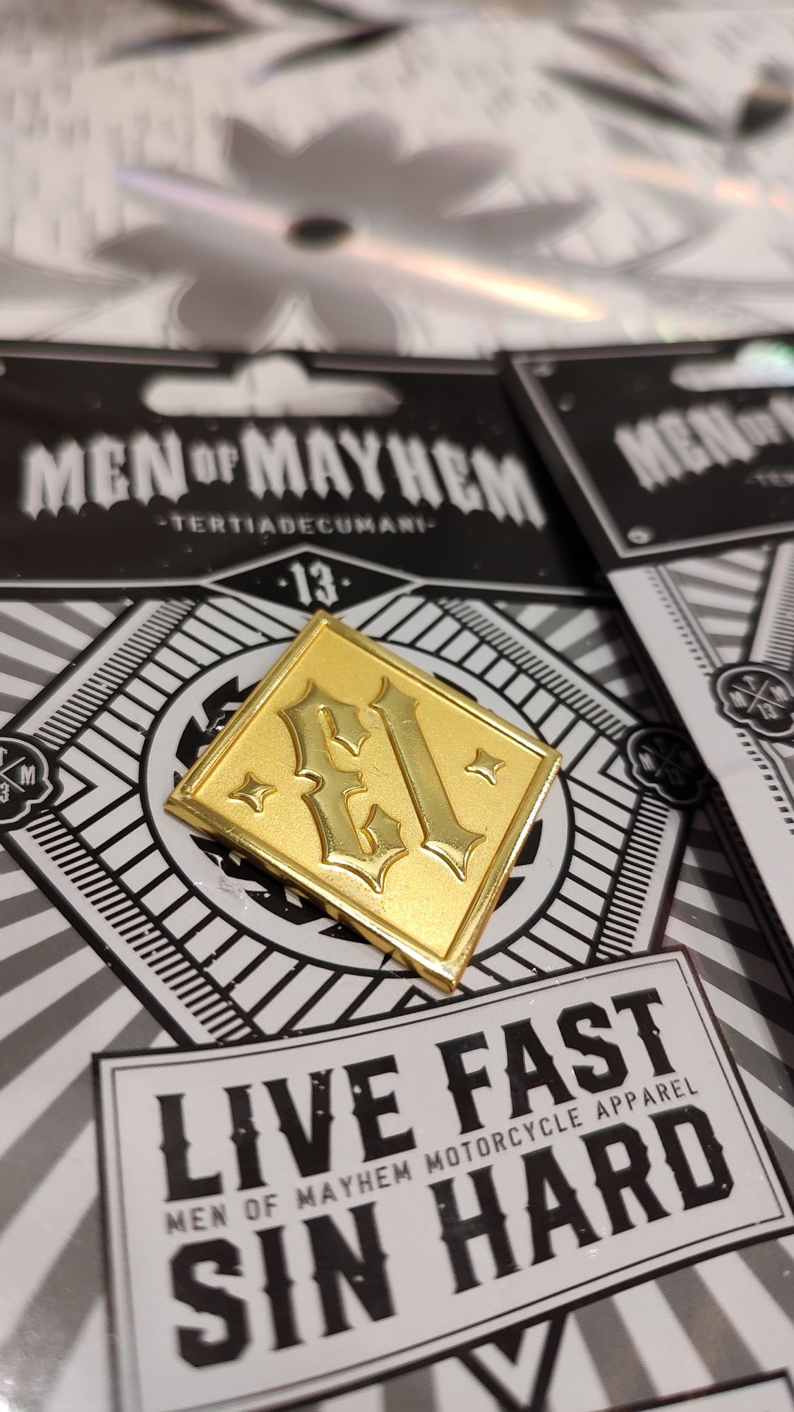 Accesorii Pin 13 Gold Man of Mayhem