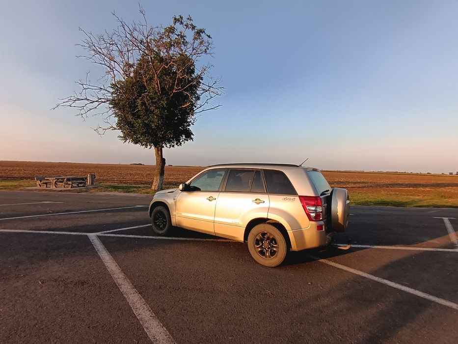 Vând Suzuki Grand Vitara 1.9 DDIS an 2006
-mașina personală,
-Stare fo