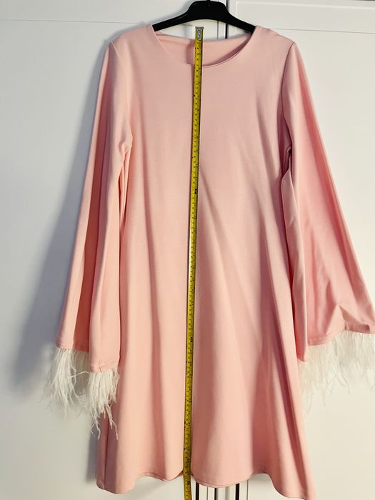 Rochie roz cu pene