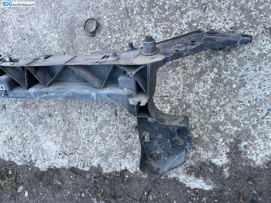 Trager Tragher Calandru Panou Frontal Suport Radiatoare Gol Renault Clio 3 2005 - 2014 Cod 8200290143 [C3674]