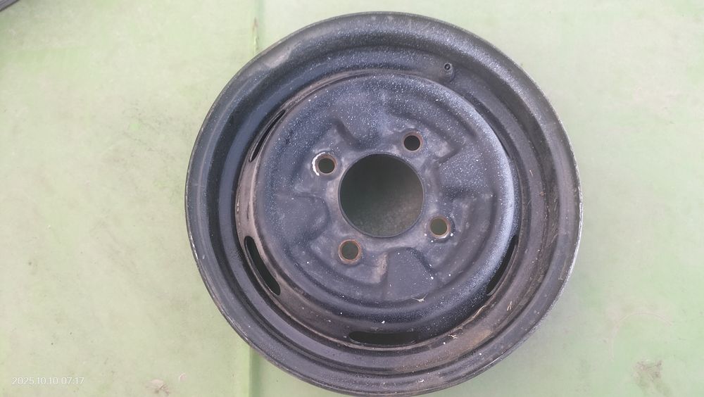 Дамас диска сотилади