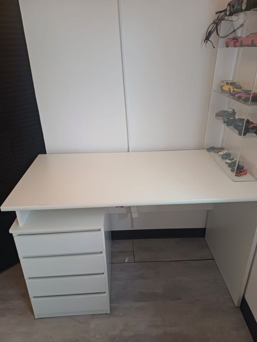 birou alb, modern cu sertare spatioase