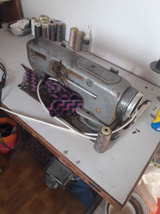 Професионална шевни машина