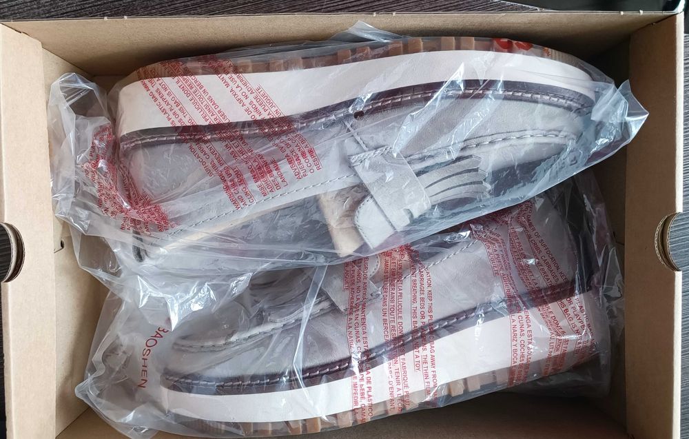 Продавам чисто нови дамски обувки Clarks номер 41
