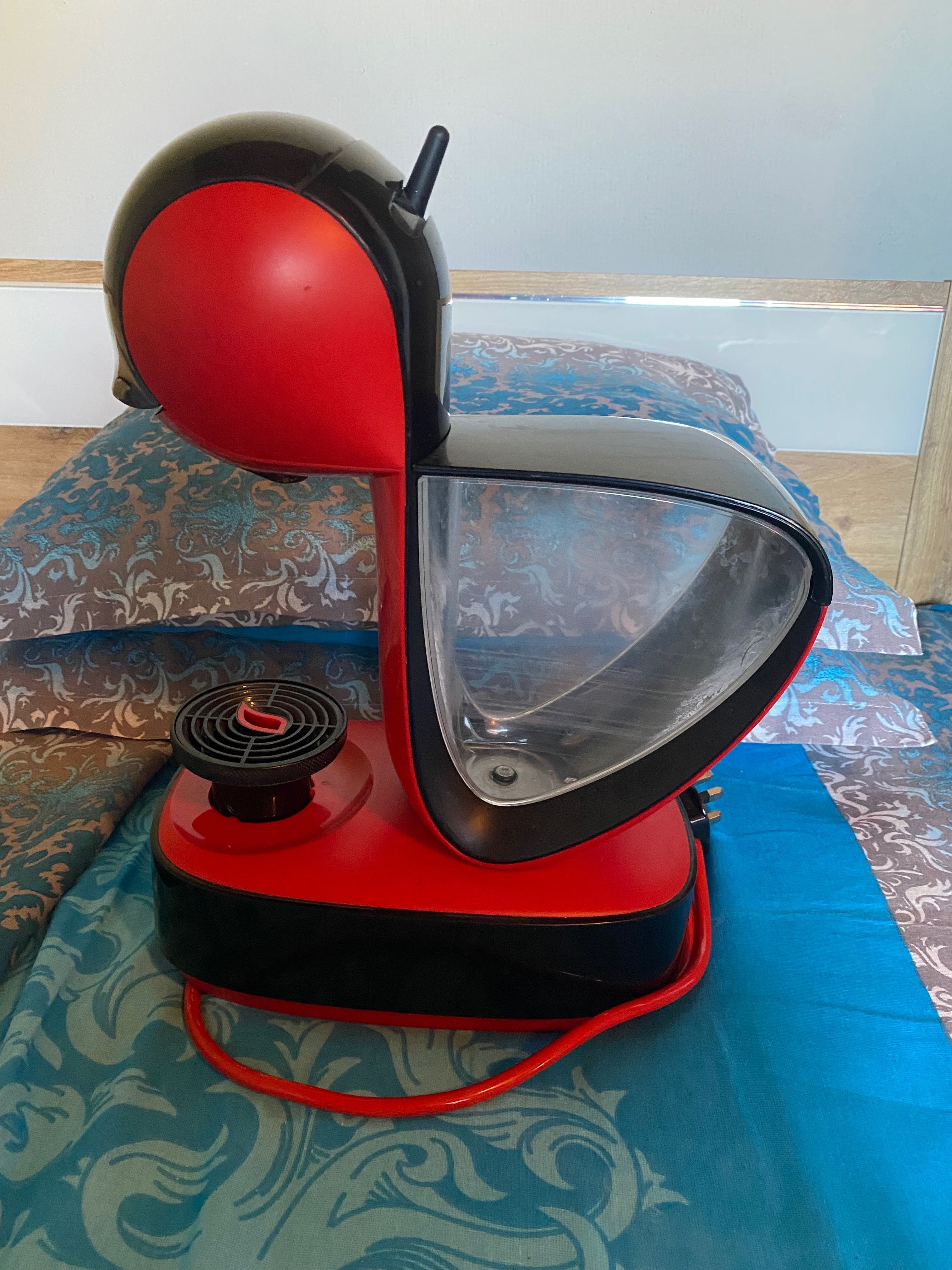Кафе автомат с капсули Delonghi