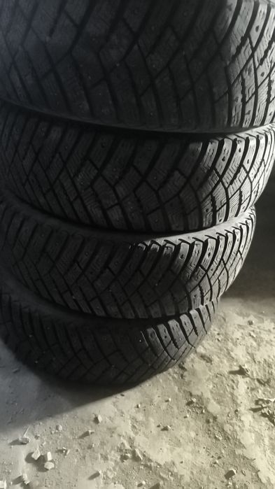 Шины зимние б/у.