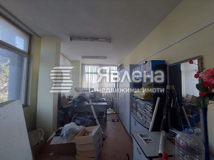 Трети етаж от административно-производствена сграда