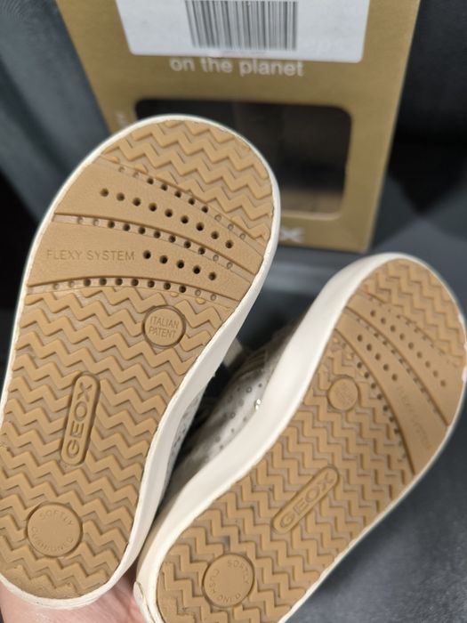 Маркови обувки за момиче 19-21 номер - Geox, Converse, Kickers, Apawwa