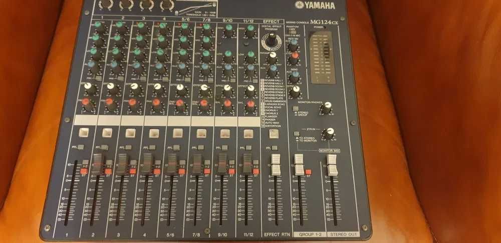 Mixer audio, Yamaha MG 124 CX