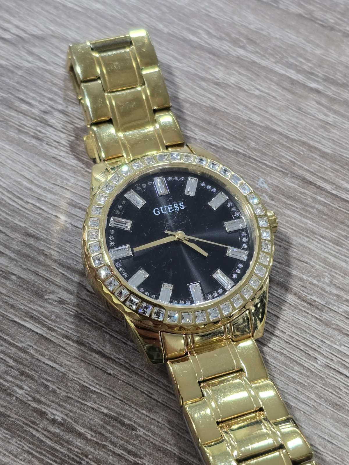 Часовник Guess GW0111L2