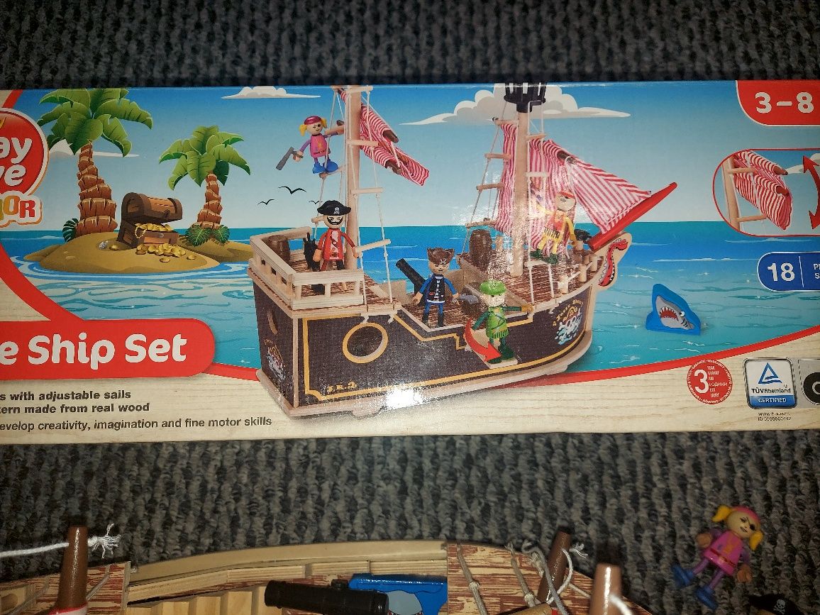 Corturi copii,mingi pentru sarit ,corabie pirati
