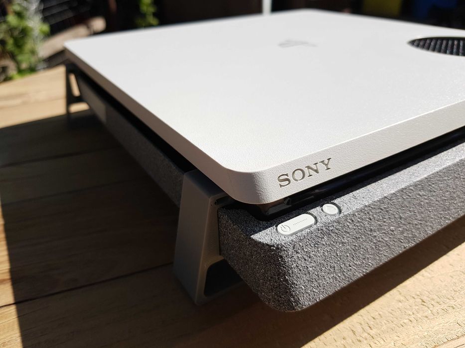 PS4 Slim 500 GB HDD plus 4 TB extern