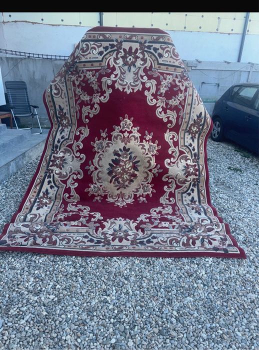 Covor rosu pentru living